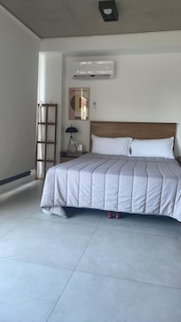 Good king/queen size bed. HARD. I liked it.