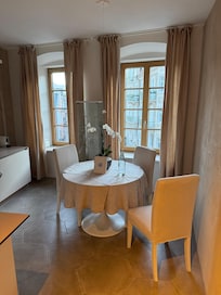 Küche (Fenster zur Straße)