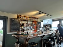 A very proper bar, excellent Vermont Old Fashioned!!!