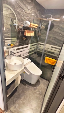 乾淨明亮的乾式分離浴室