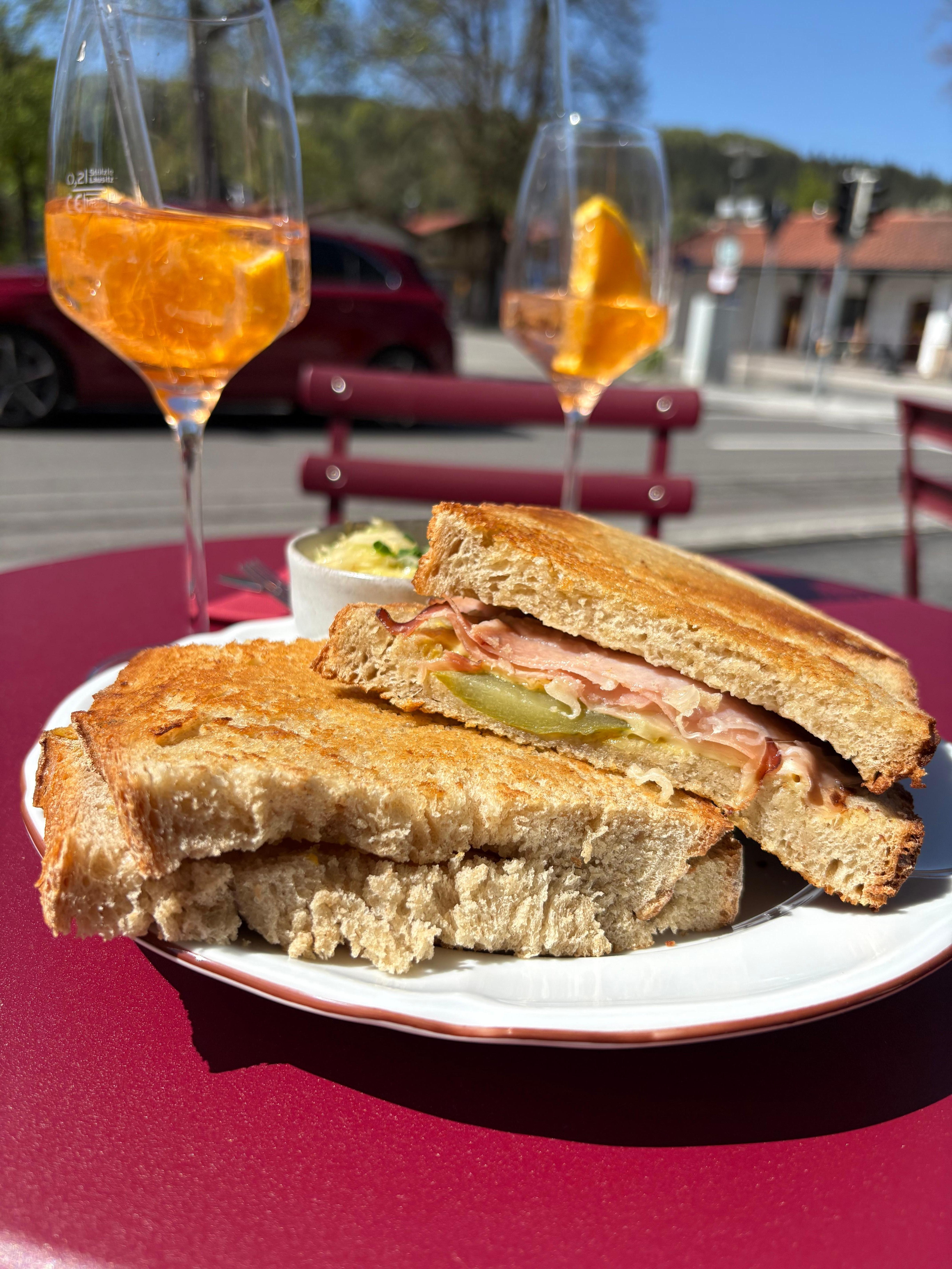 Alpen Classik Toast und Aperol Spritz