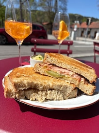 Alpen Classik Toast und Aperol Spritz