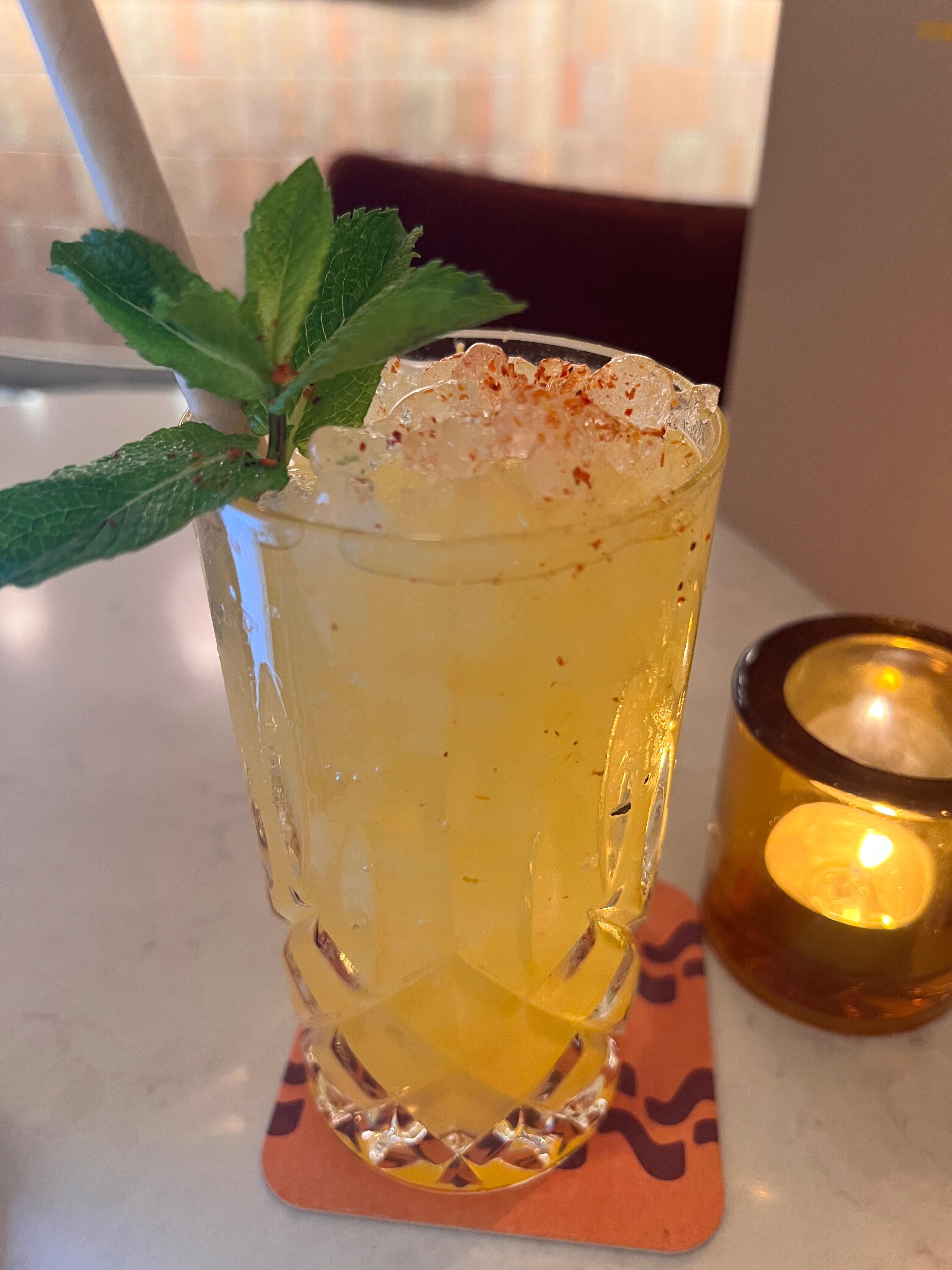 Cocktail au bar rooftop