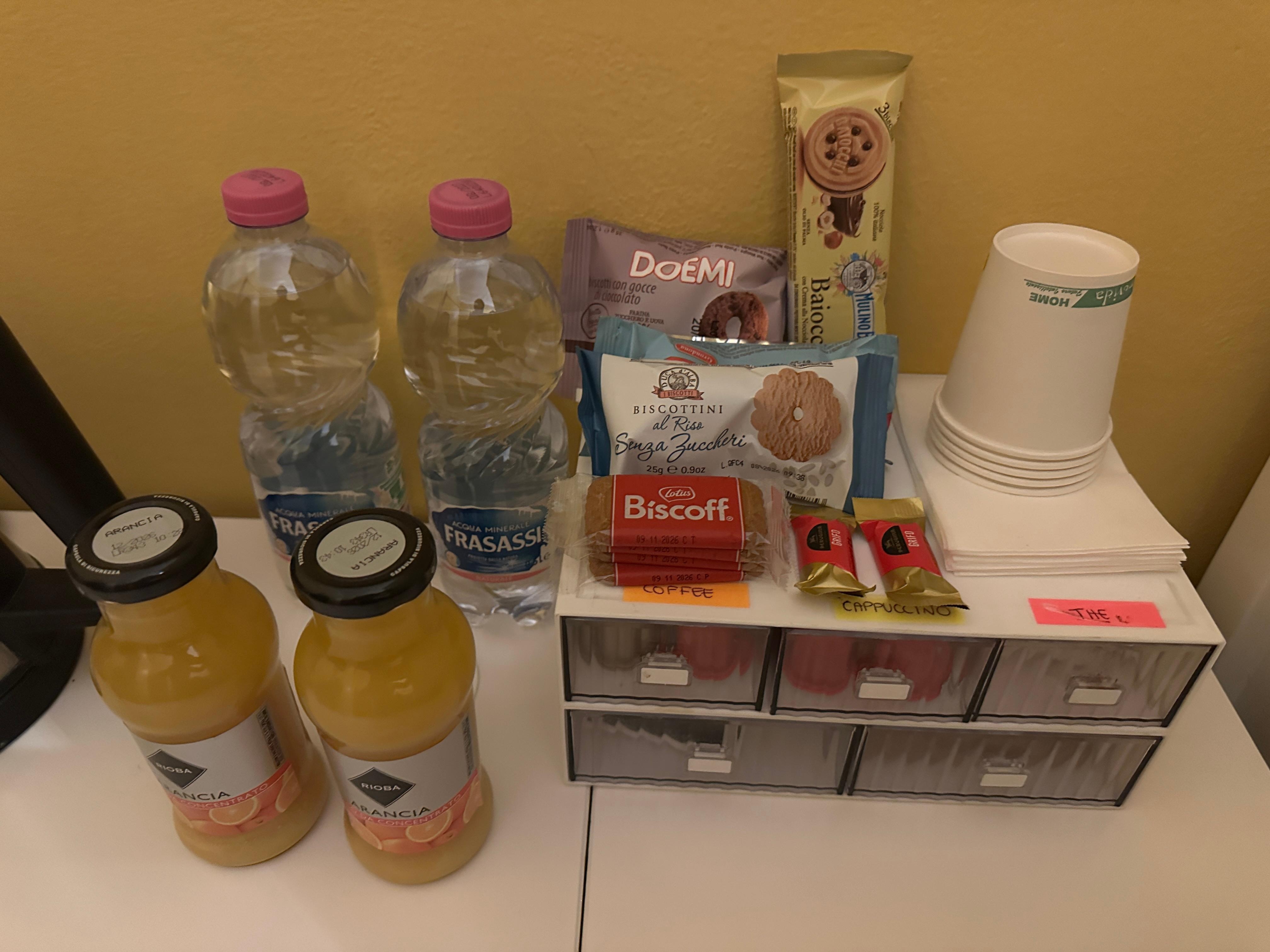 ビスケットやオレンジジュース、コーヒーなどもいただけました