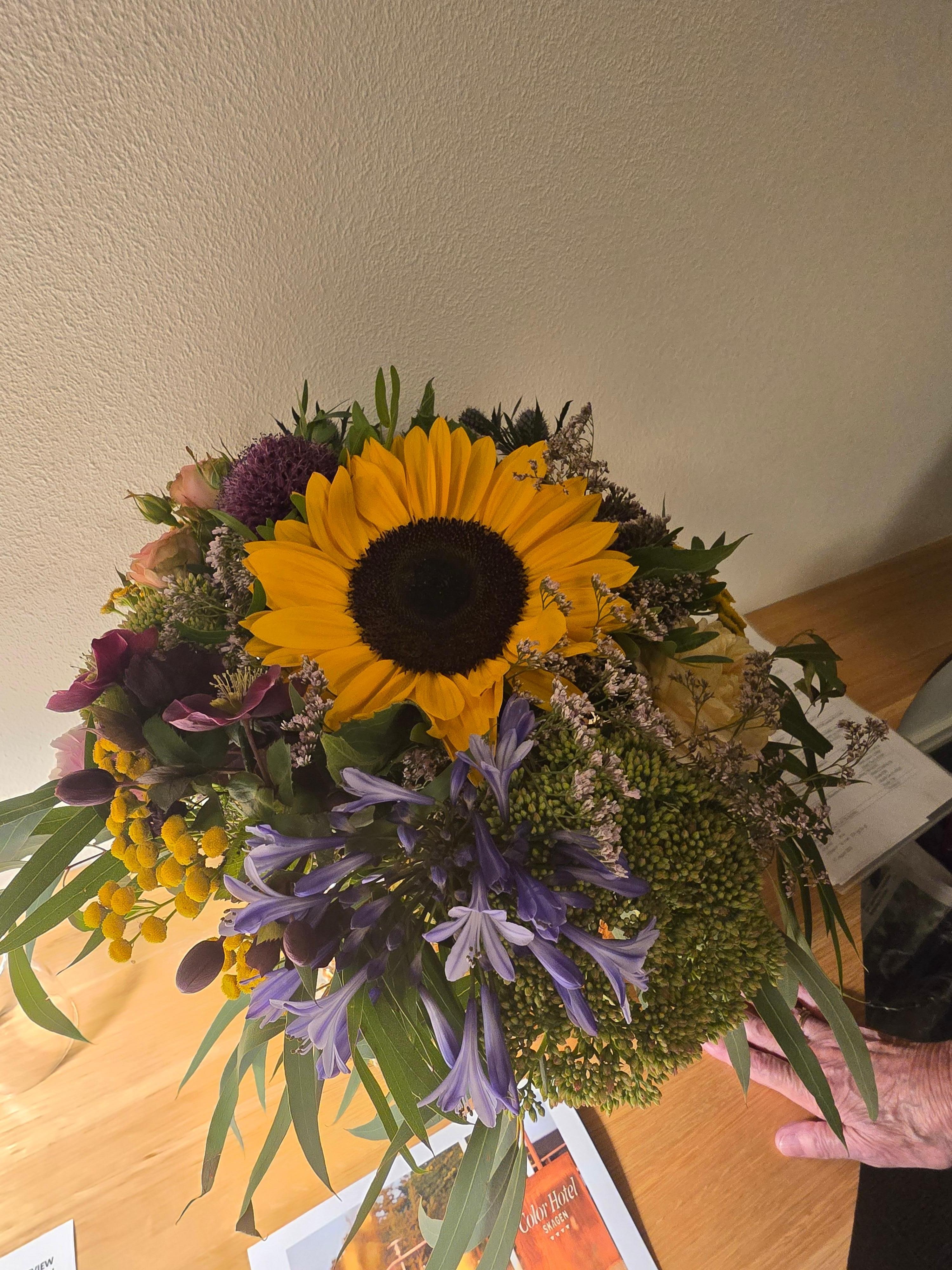 Velkomstblomst som hotellet hjalp os med at få leveret 