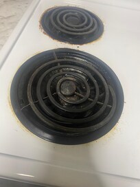 Dirty stove. Not cleaned.