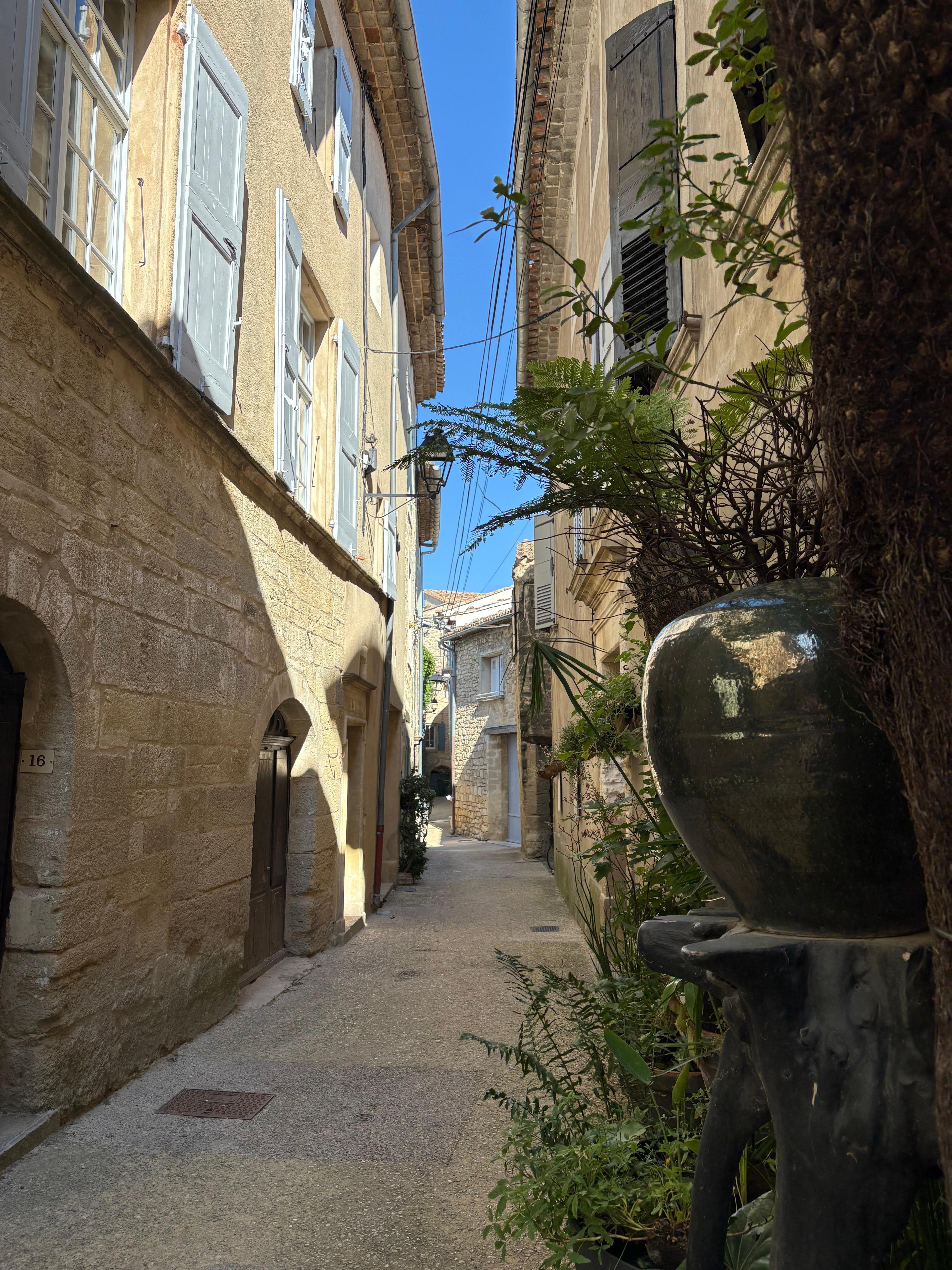 Petite ruelle dans un village 