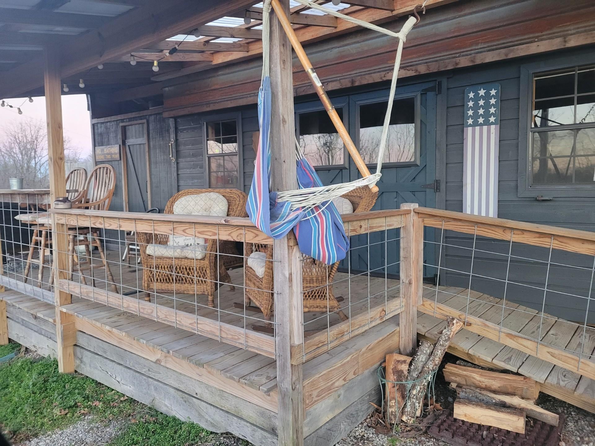 Quiet country style livin'.