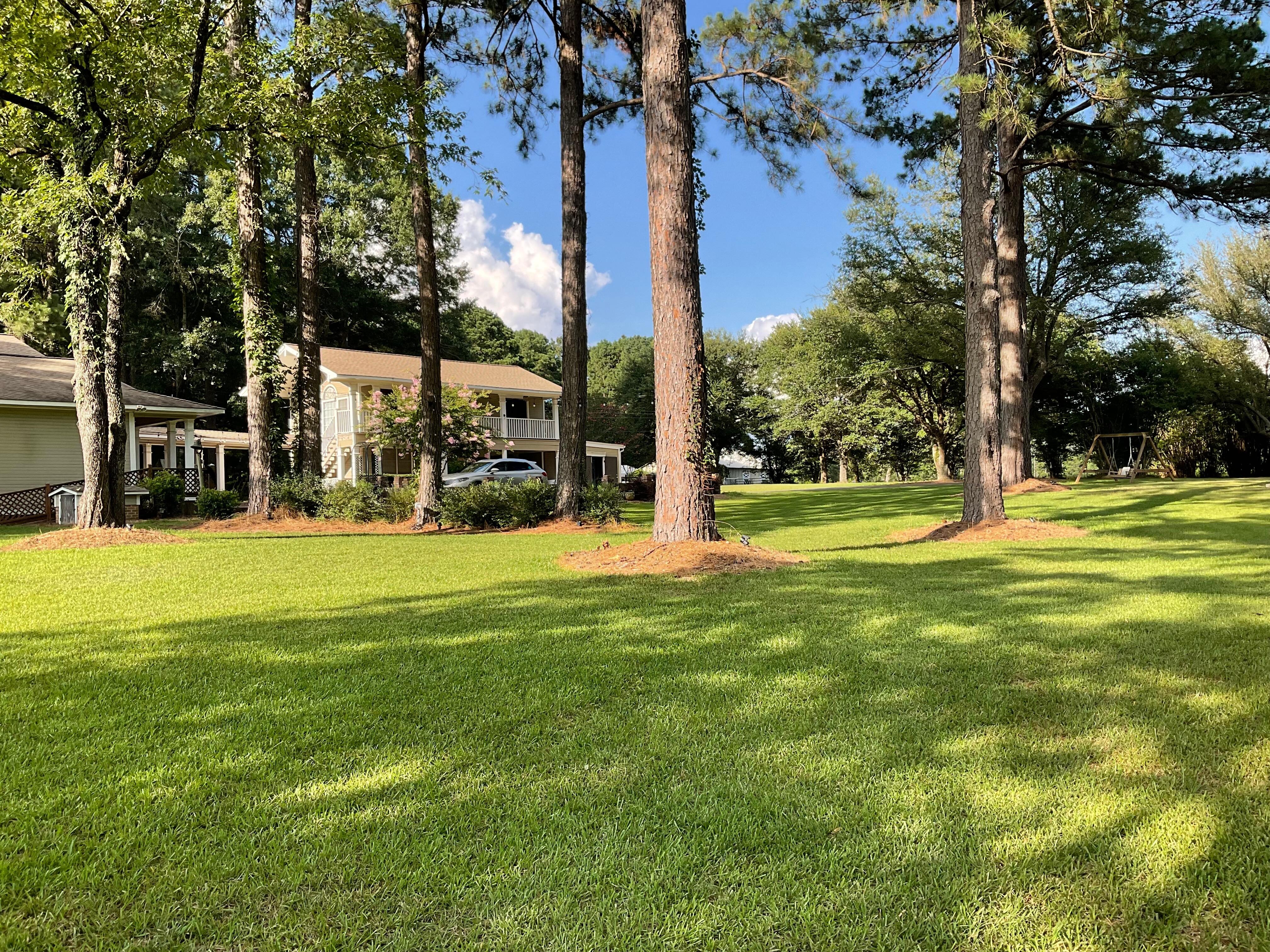 The apartment is over the carport, 2 bedrooms, and good sized dining area with microwave.