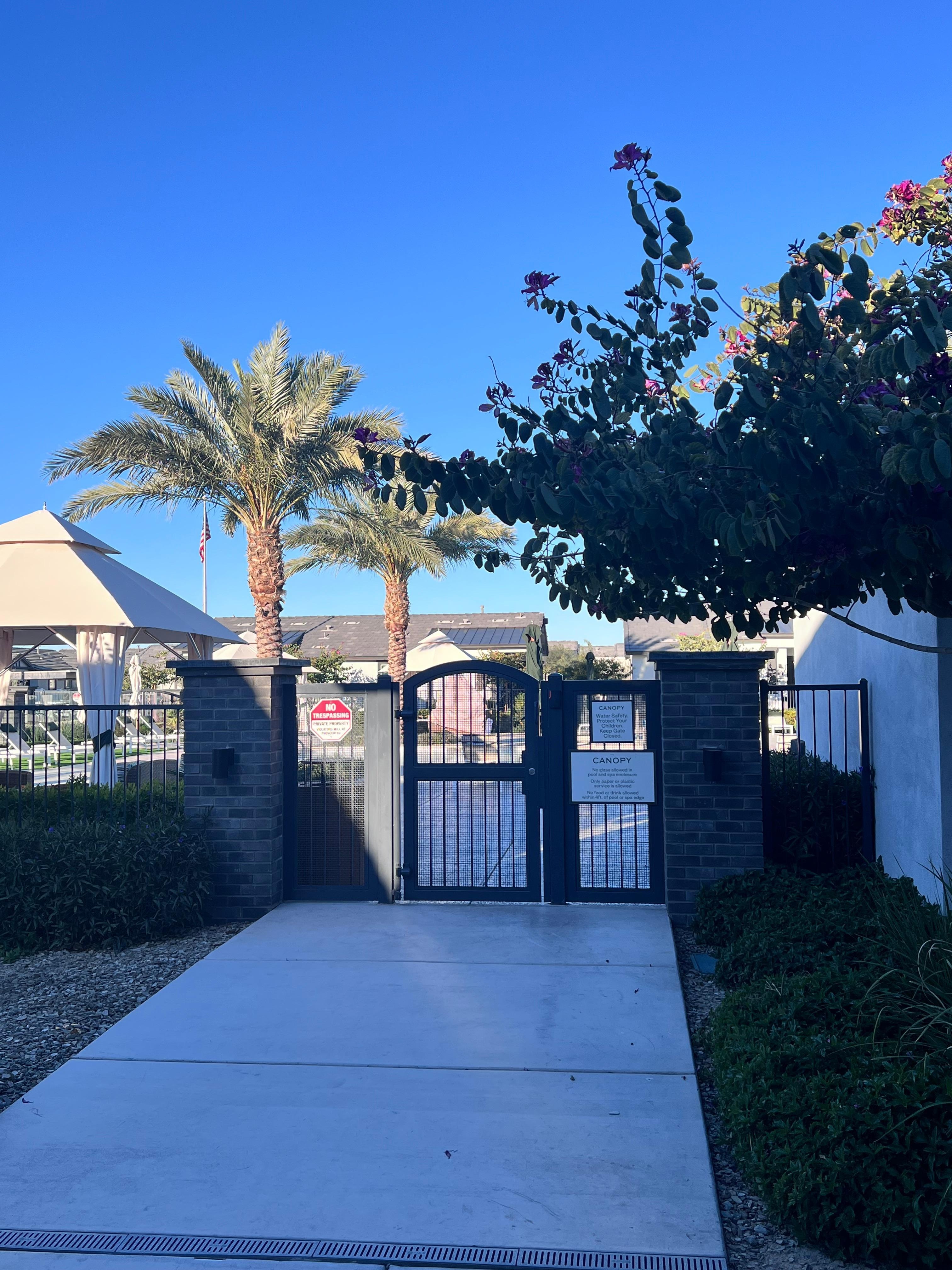 Literally located across from the pool entrance so convenient❤️ 