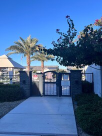 Literally located across from the pool entrance so convenient❤️