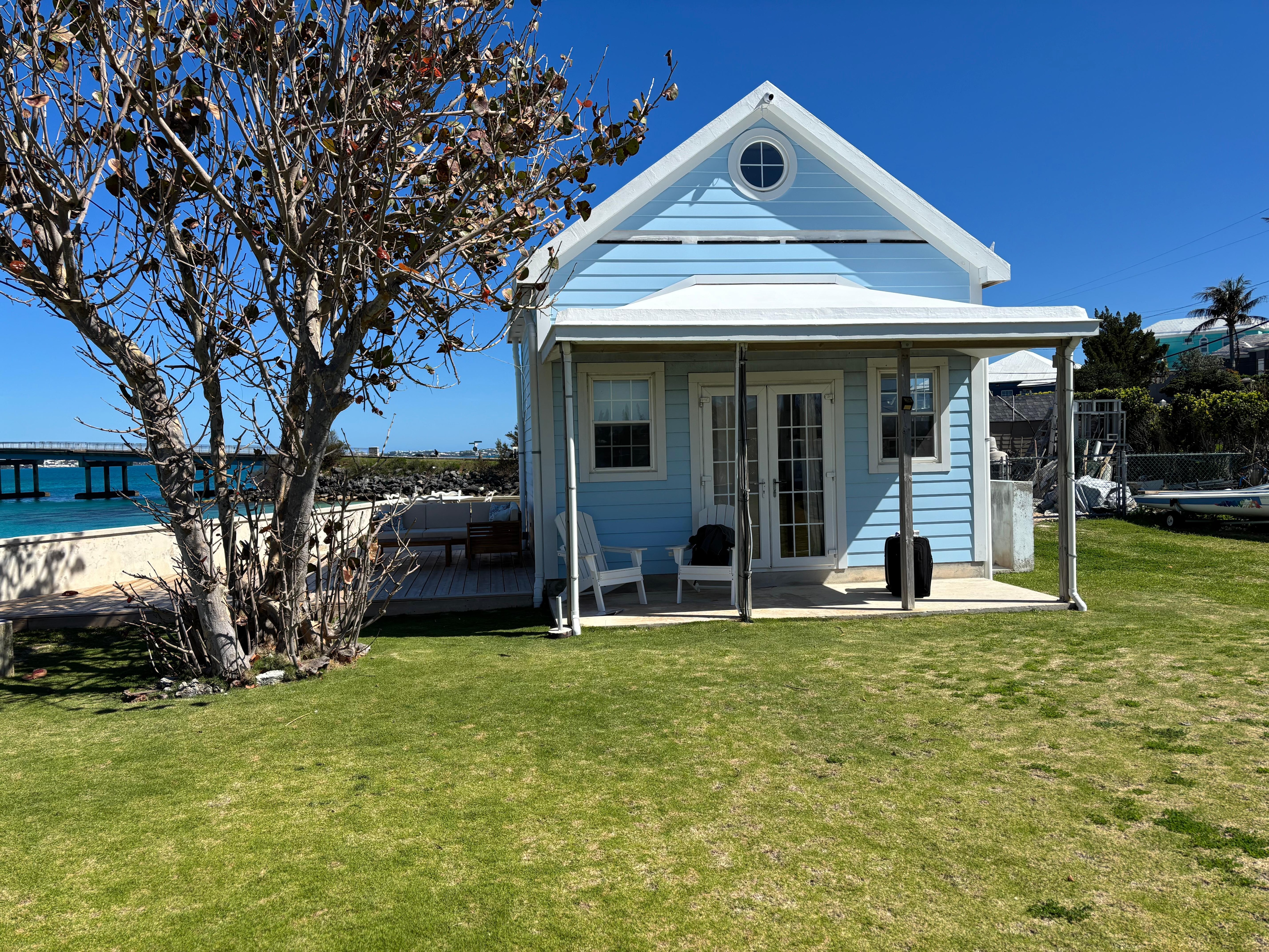 Cute cottage, well maintained.
