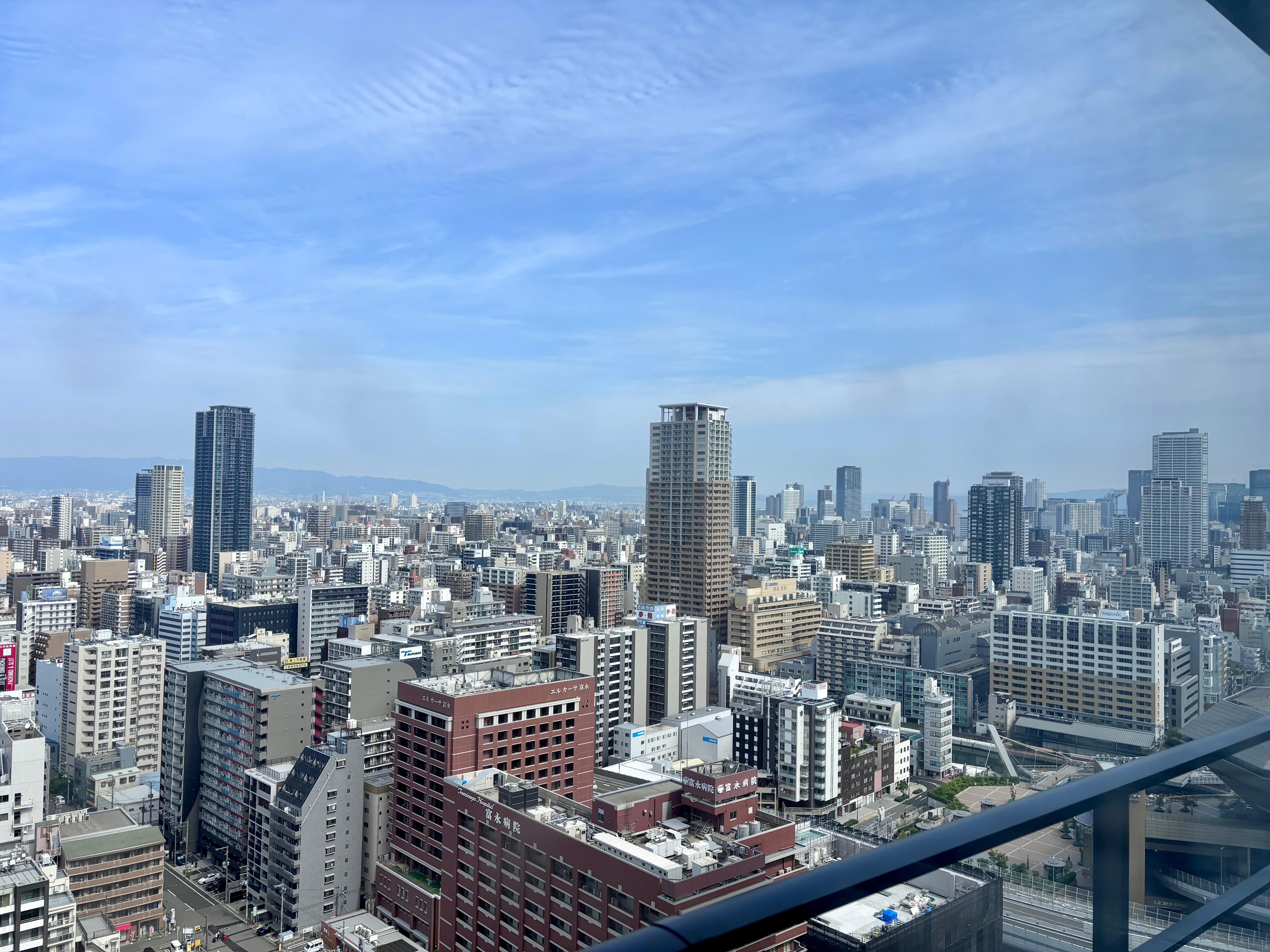 午前中の部屋からの眺望。沈む夕陽もよかったです。