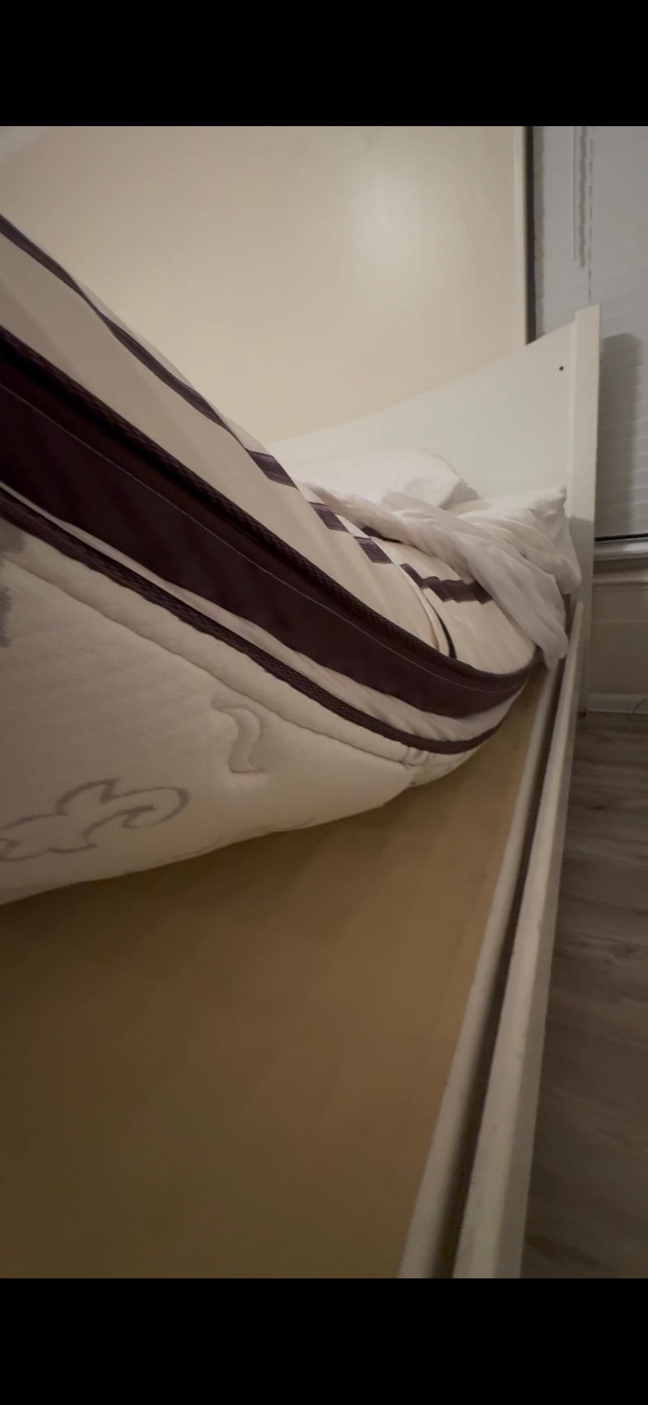 Most of my vacation I was laying on the bottom of this pillow top mattress in the master and couldn't understand why my neck and back hurt all day. Not sure how long this mattress has been flipped over. Might as well slept on the floor. 