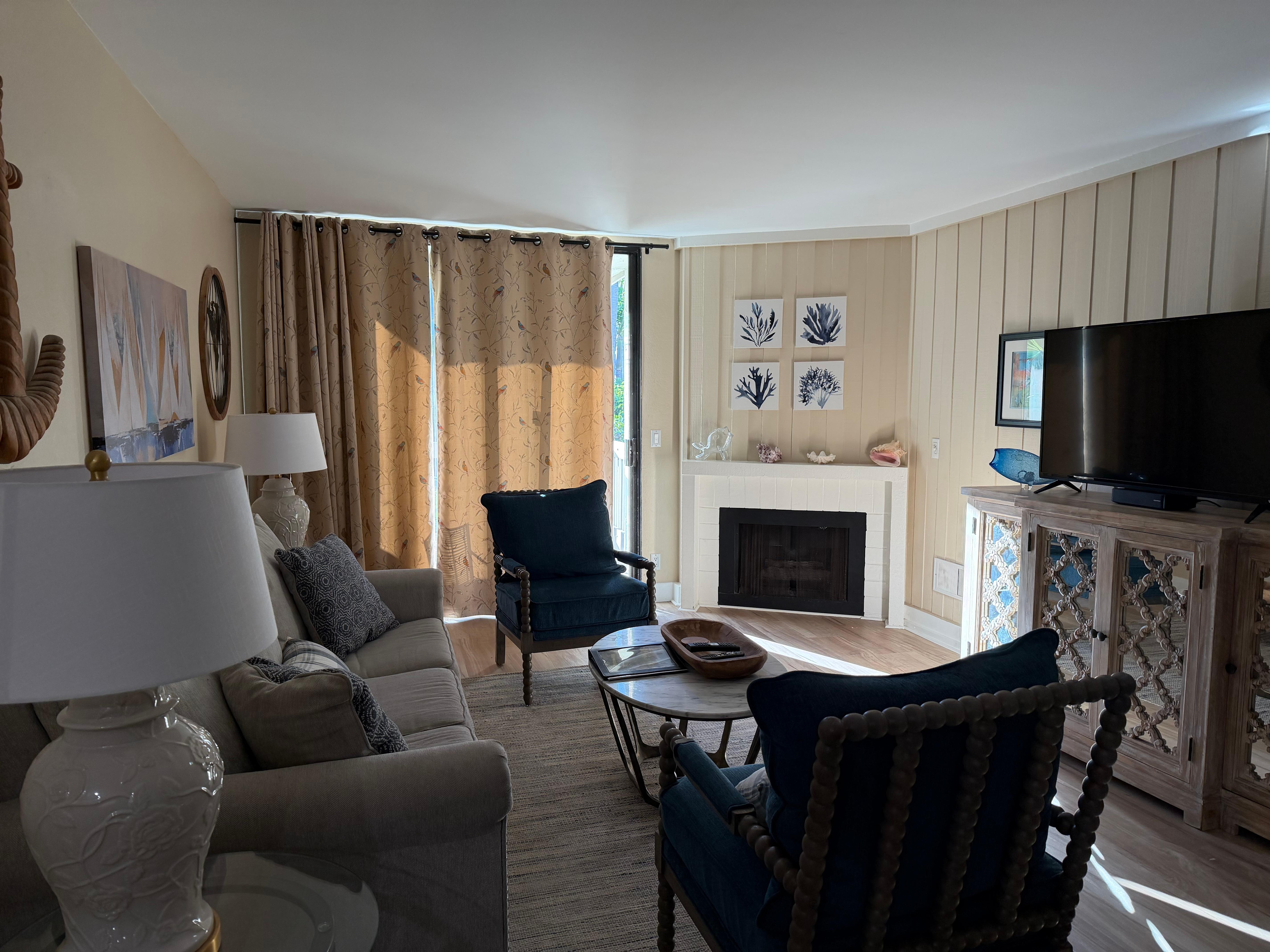 Living room with gas fireplace 