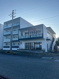 外観と併設されているカフェ