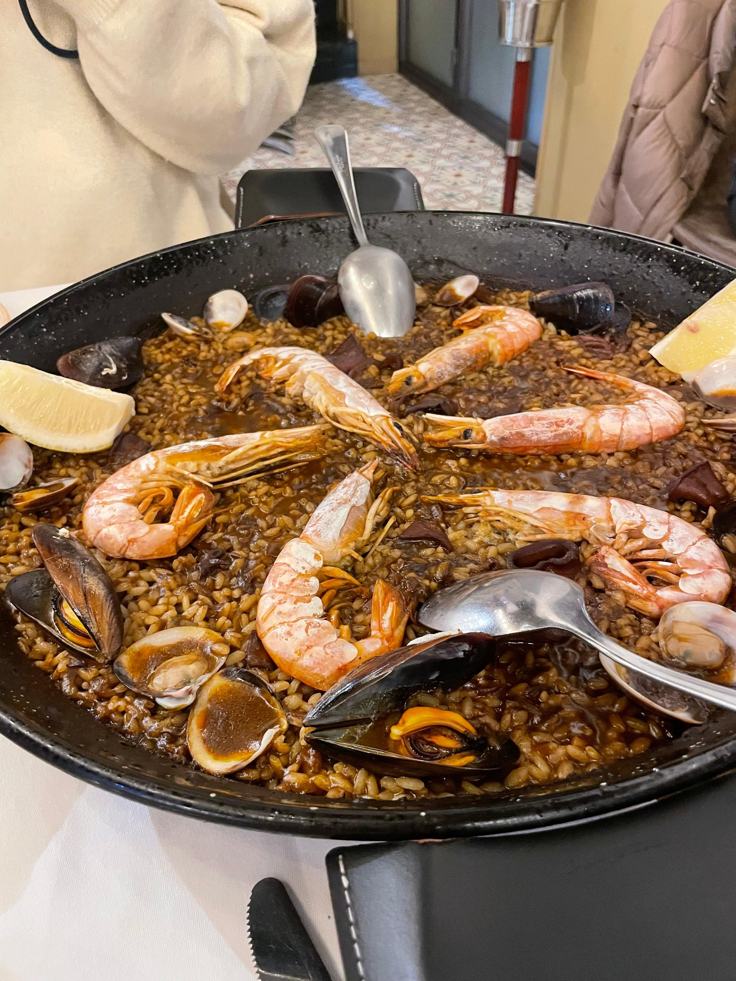 最寄り地下鉄の前のレストラン
美味し過ぎる