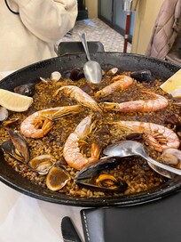 最寄り地下鉄の前のレストラン
美味し過ぎる