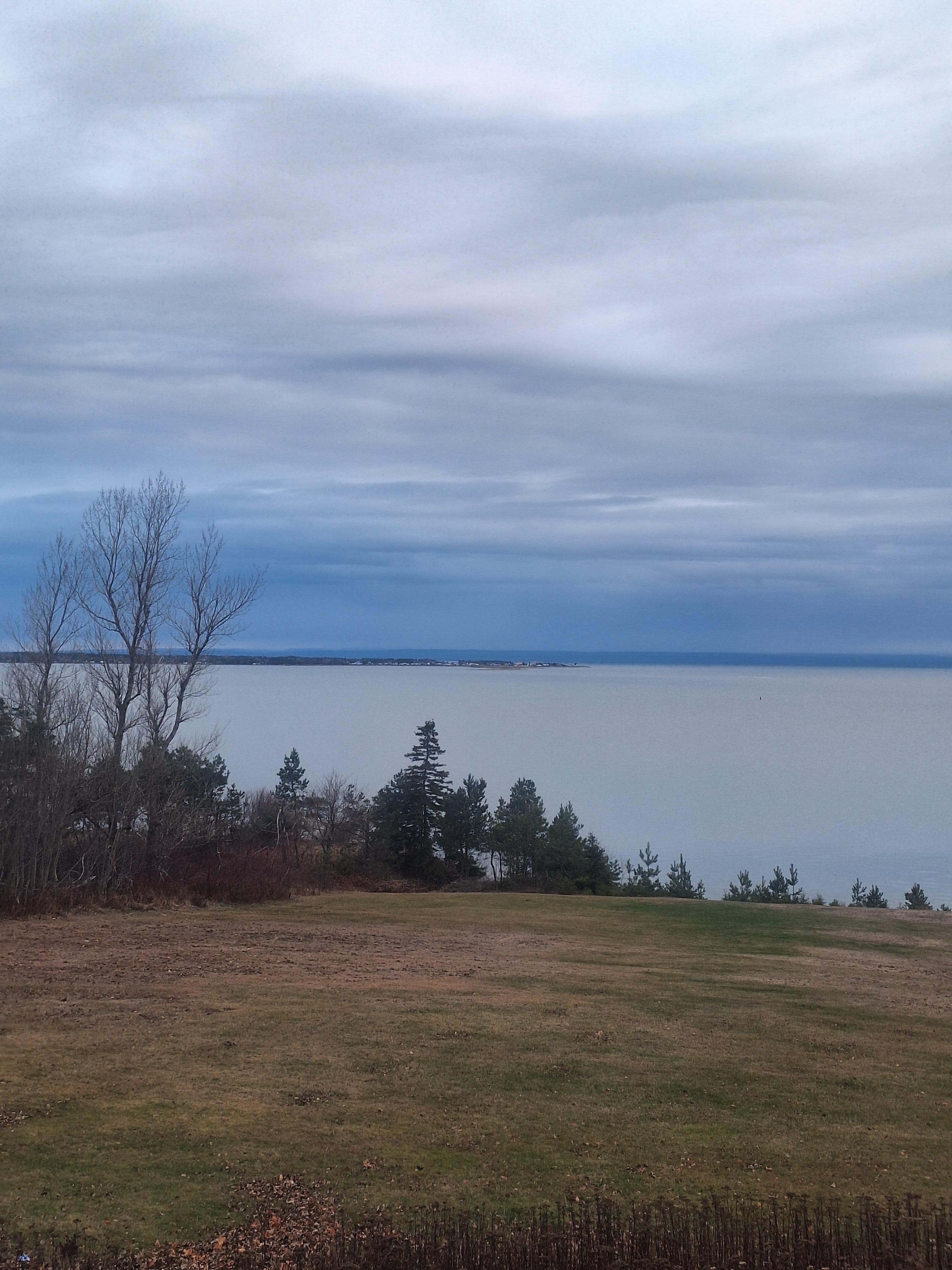 La vue a l'arrière de l'hôtel 