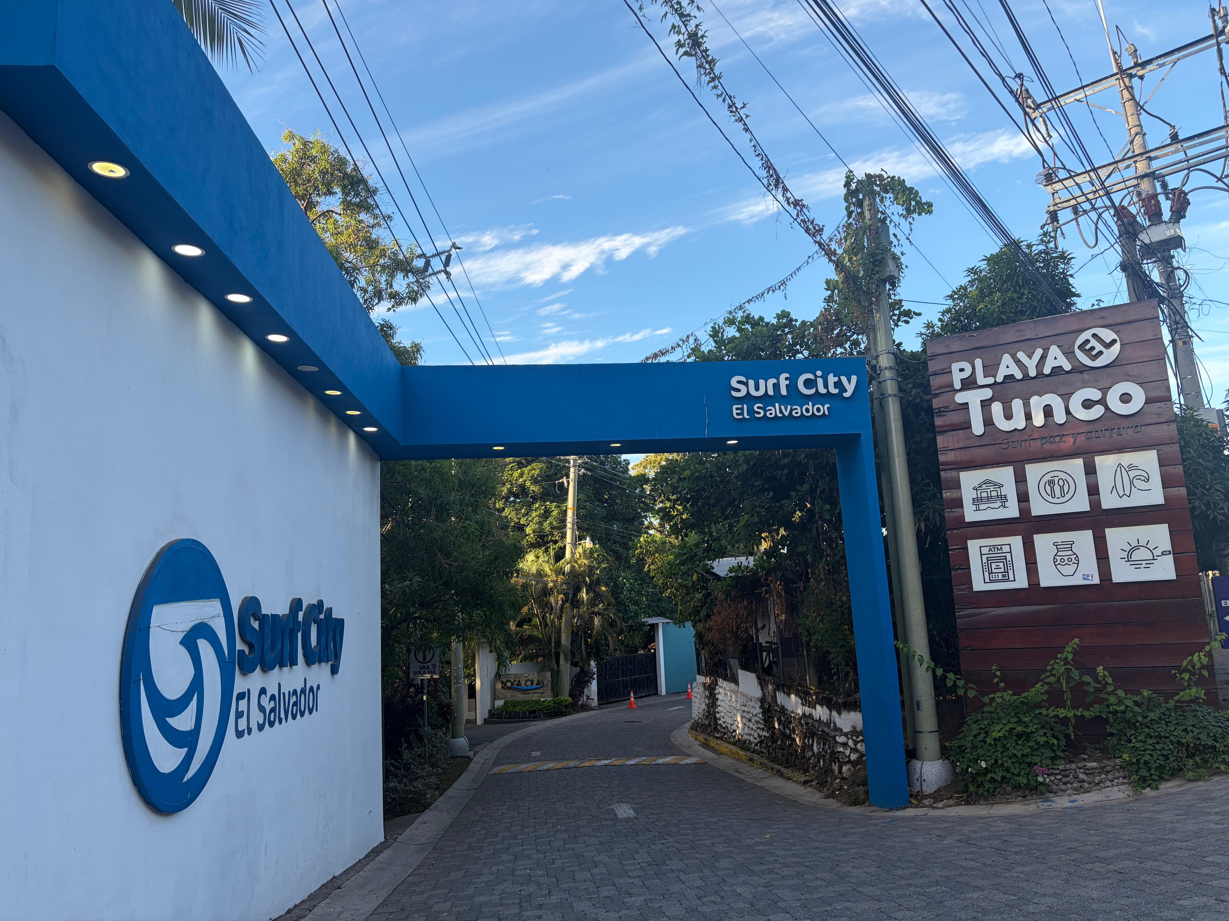 Entrance to strip of Hotels. Roca is not far off. 