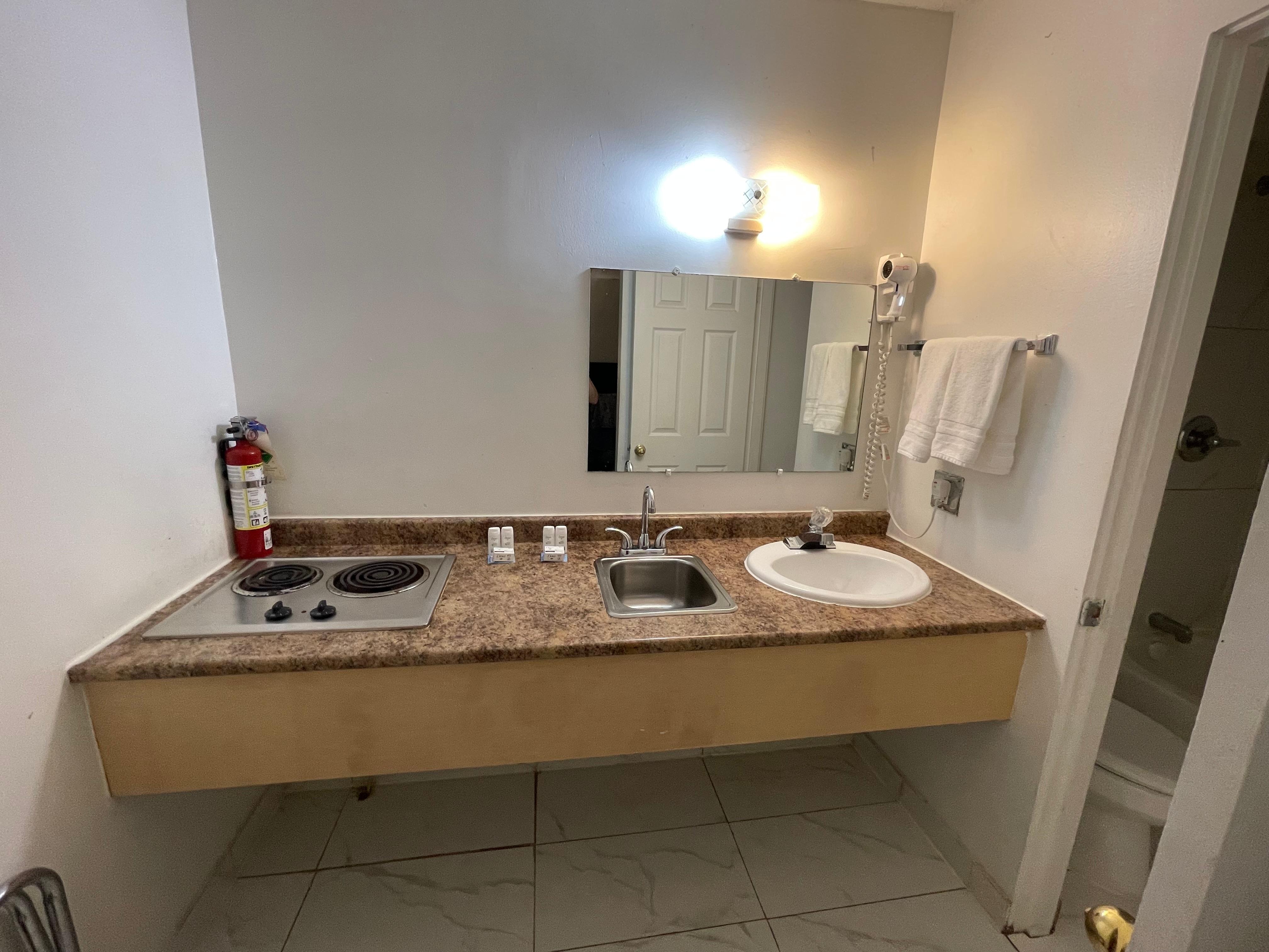 Kitchen/bathroom