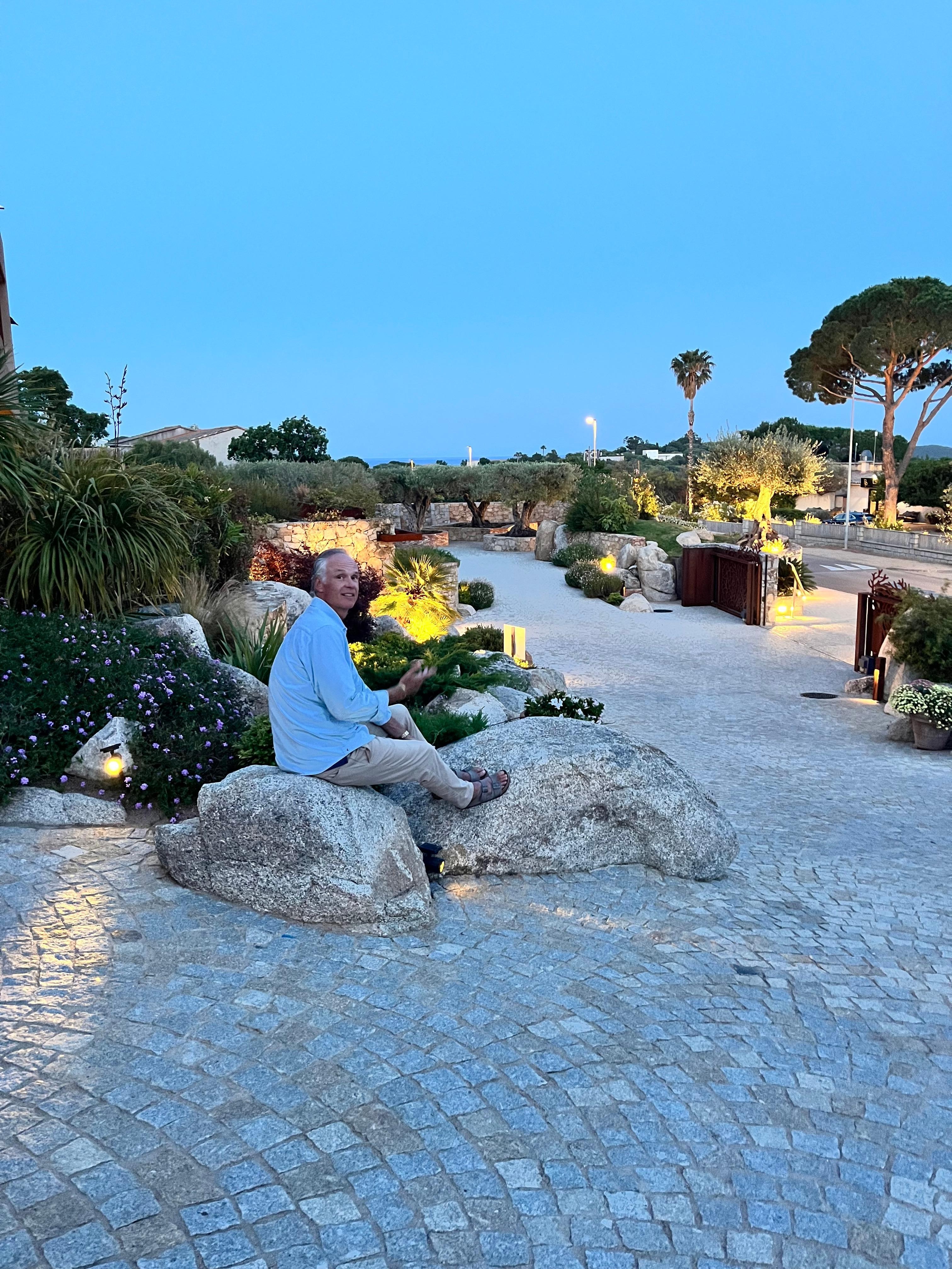 driveway to the lobby