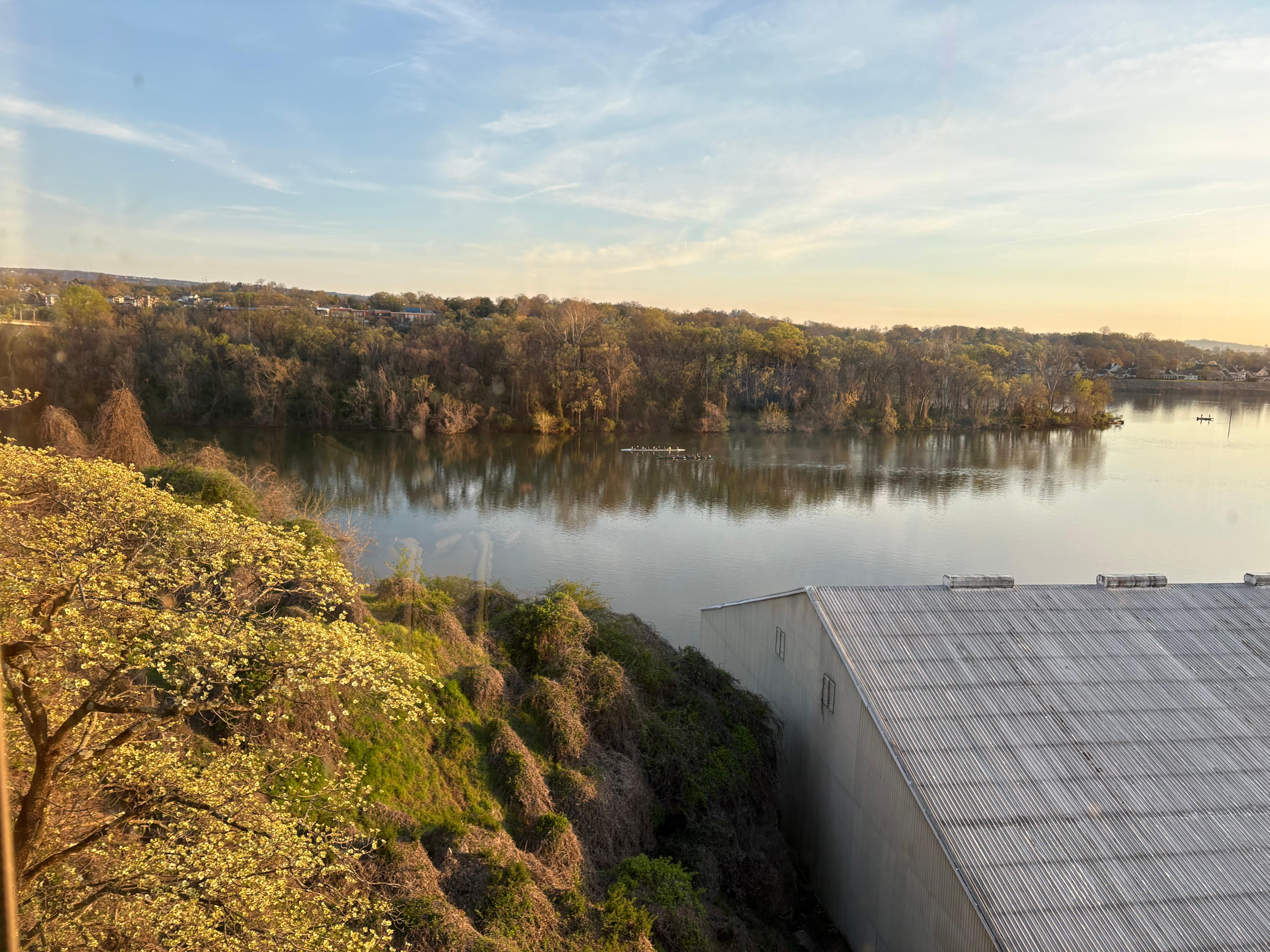 Crew boats out on the ricer