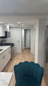 Complete different kitchen design and layout.