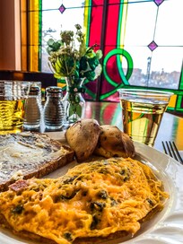 Complimentary Omelette, with toast and Scones. My favorite ❤️