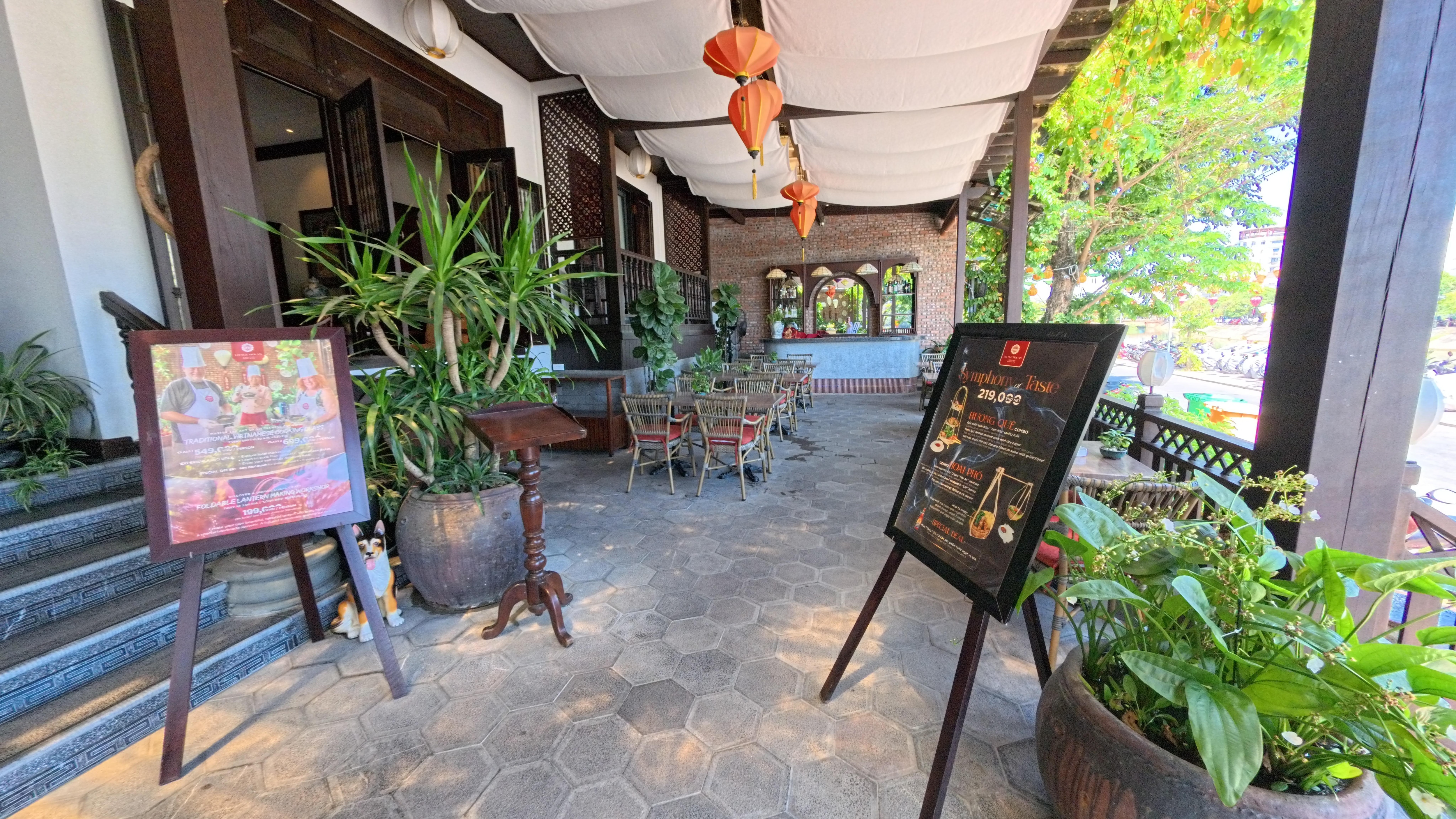 Front restaurant 