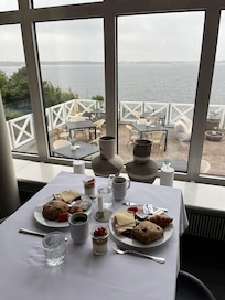 The breakfast