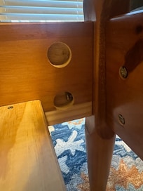 Bed corner with no locking piece for bolts