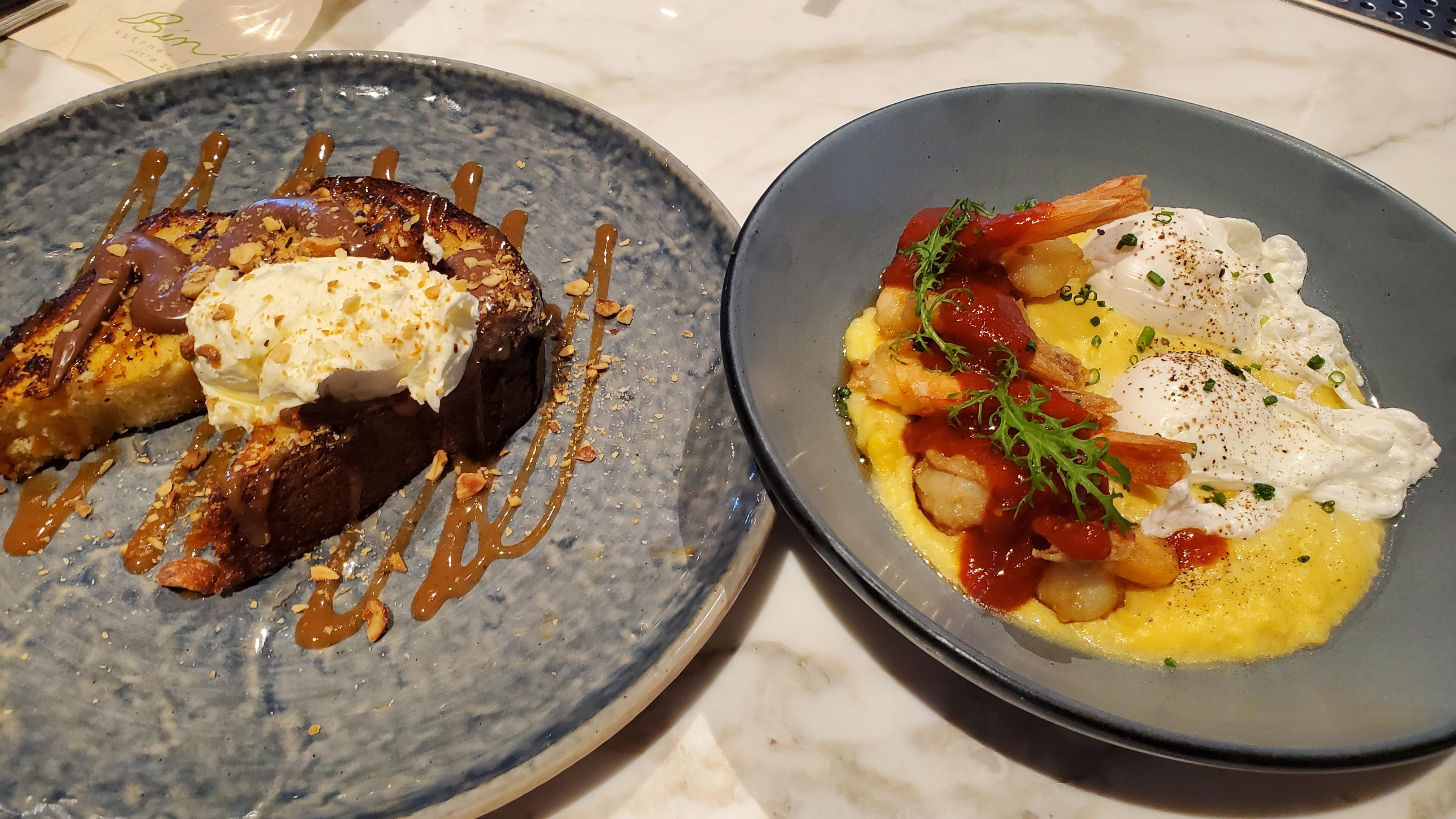So many great breakfast and brunch menu options that I had to have 2 things to myself!  Shrimp and smoked gouda grits with poached eggs, along with nutella French toast with mascarpone cream and caramel!! 😋