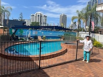 The pool was pure vintage and lovely. Close to the beach and all amenities.