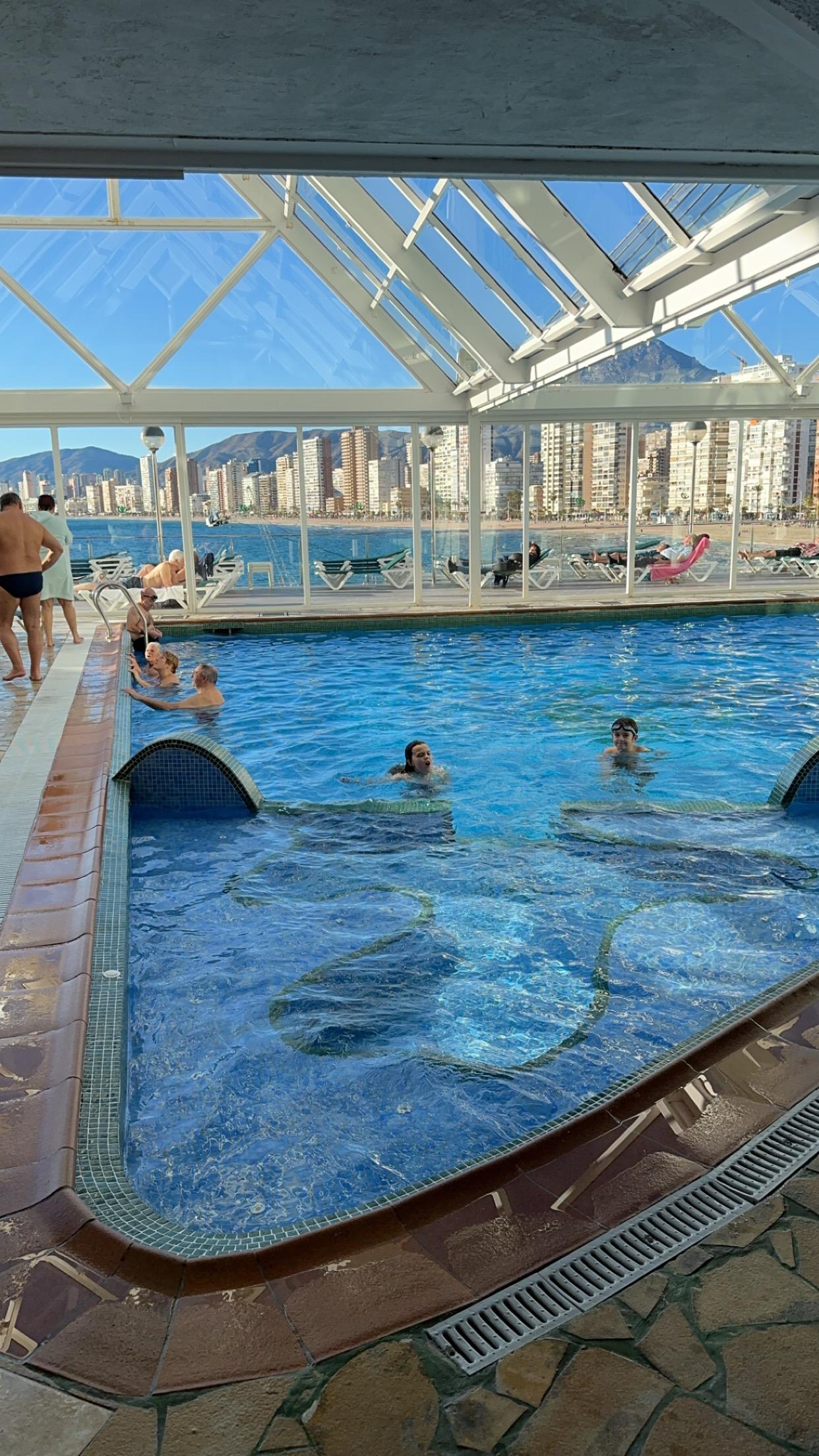 Piscine chauffée avec super vue ! 