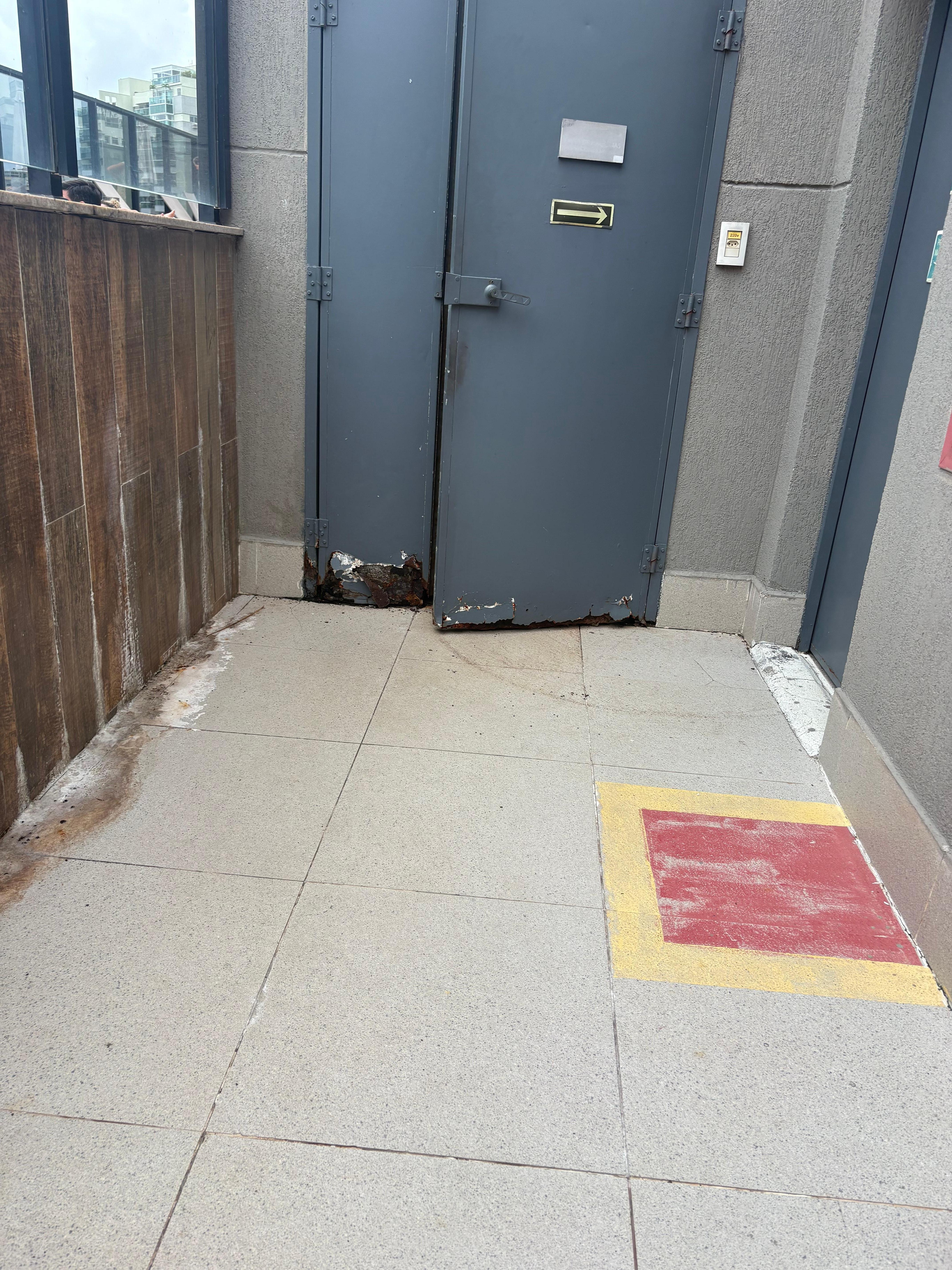 Poor maintenance, totally rusted doors, and dirty area