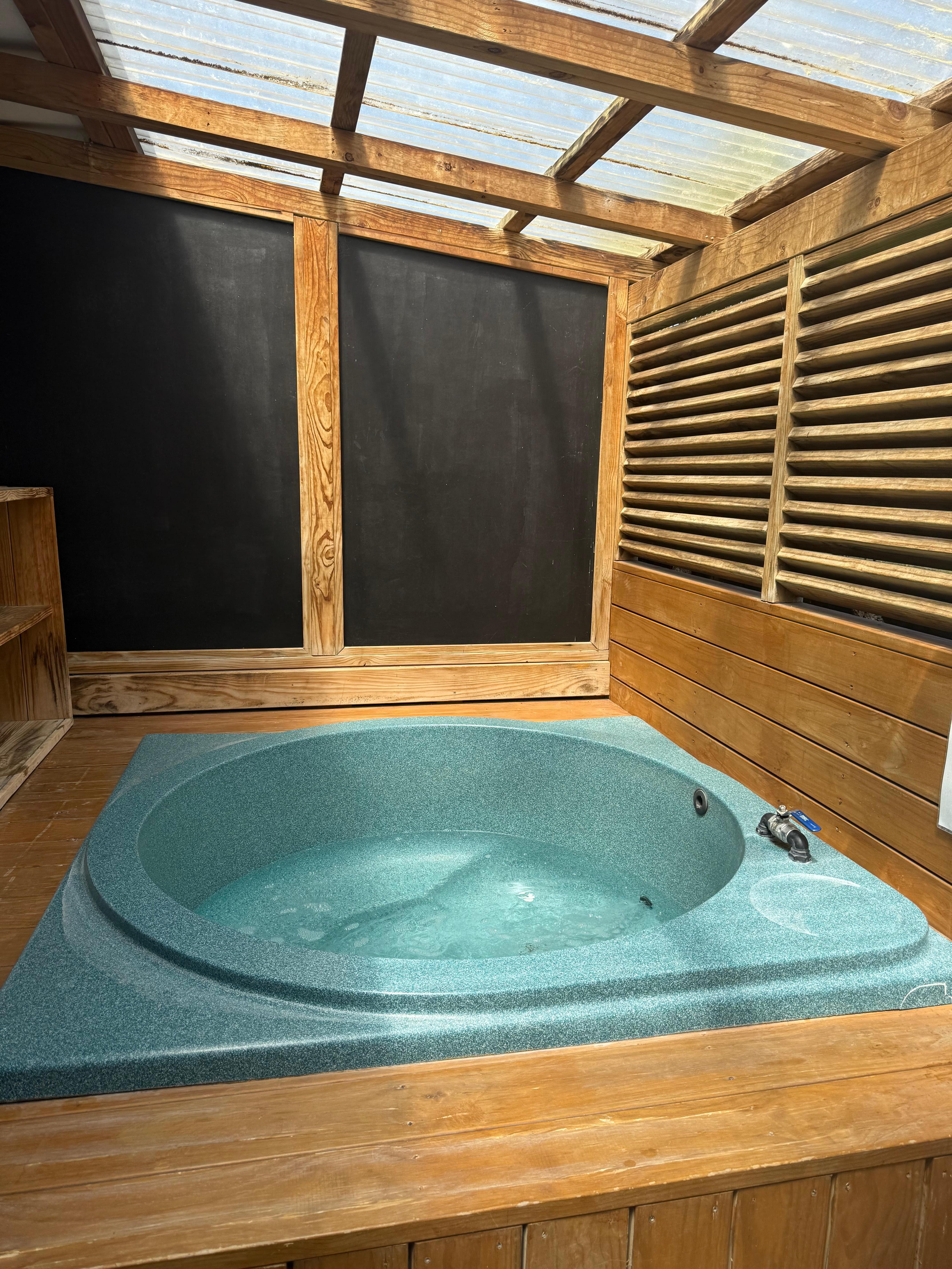 Private geothermal spa, room sleeps 3