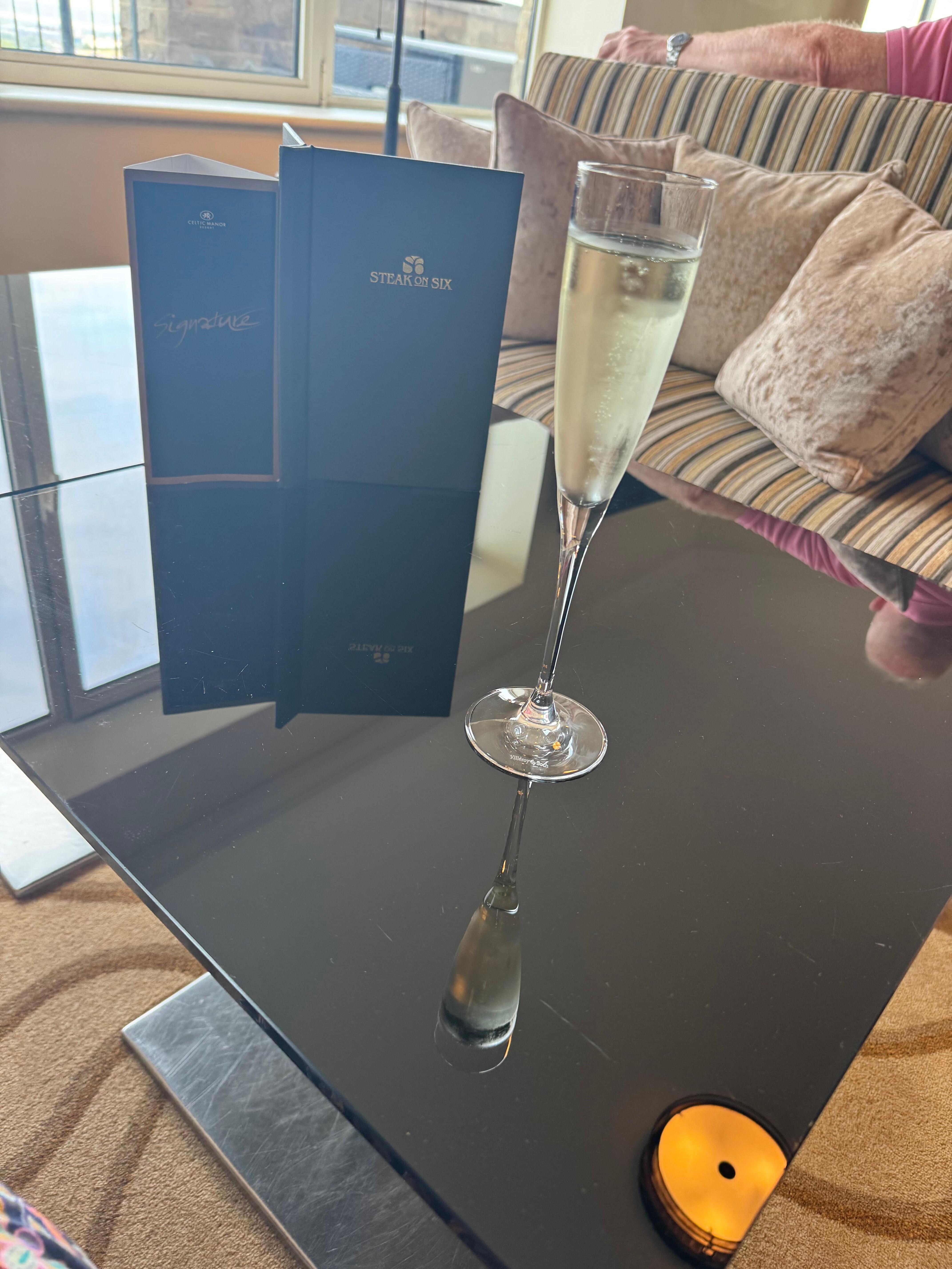 Signature 6 lounge