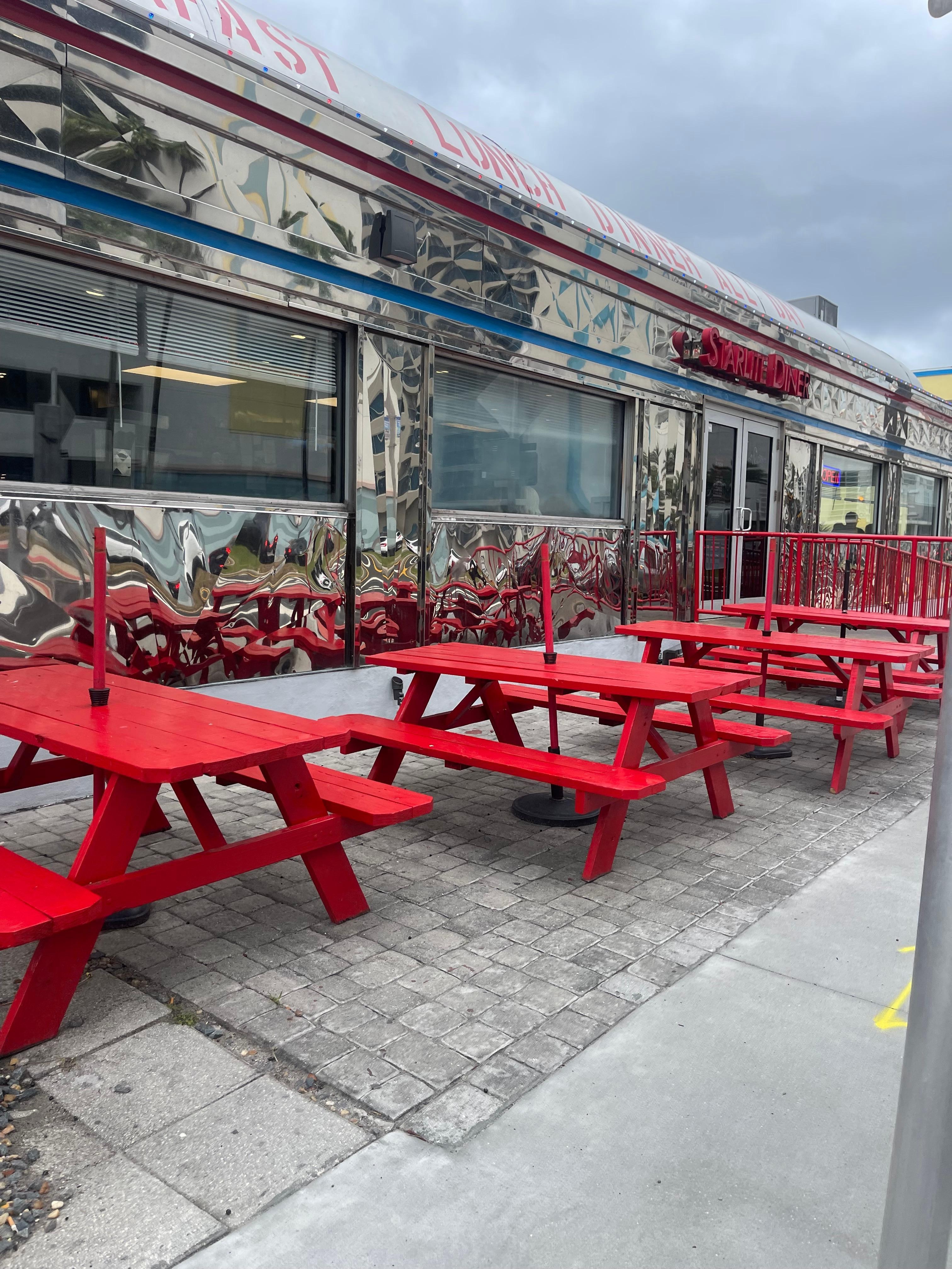 Starlite dinner great breakfast 6min walk IHOP is next door 