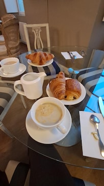 Petit dej à la française ! à dispo en self service