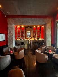 The red Bar