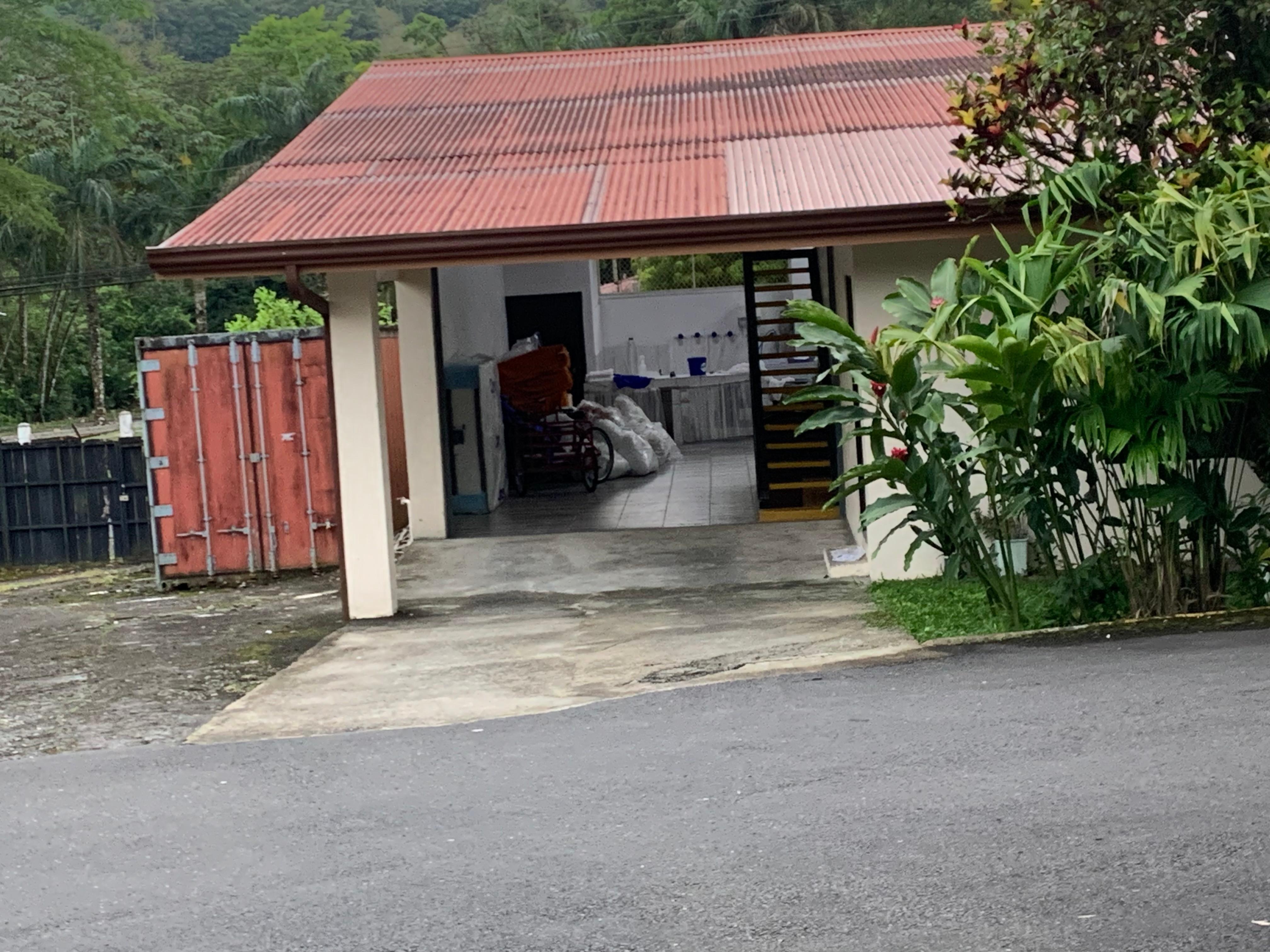 Lavanderia em frente ao quarto 