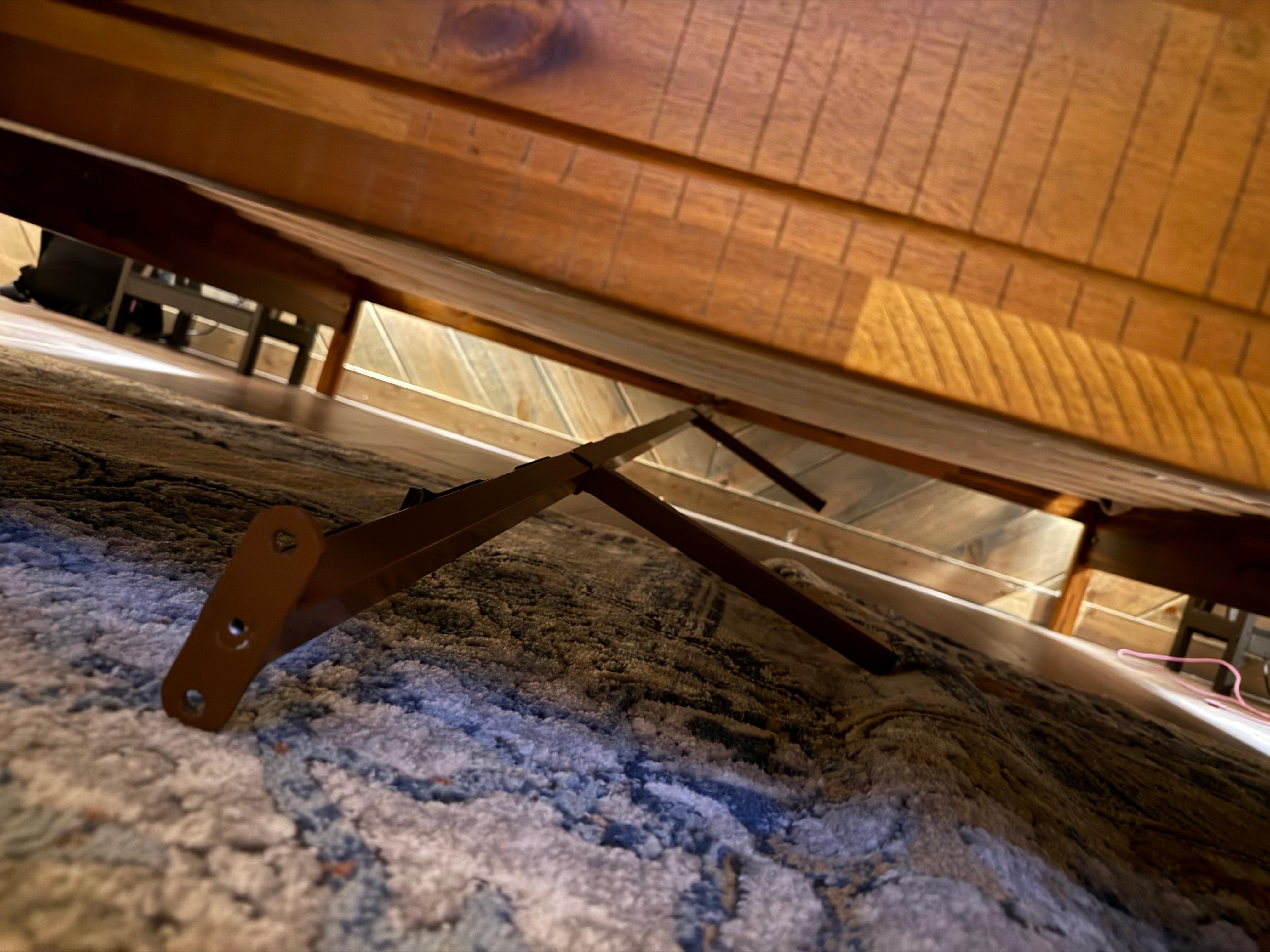 King bed where three bolts were missing