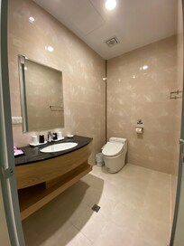 浴室和廁所是分開的