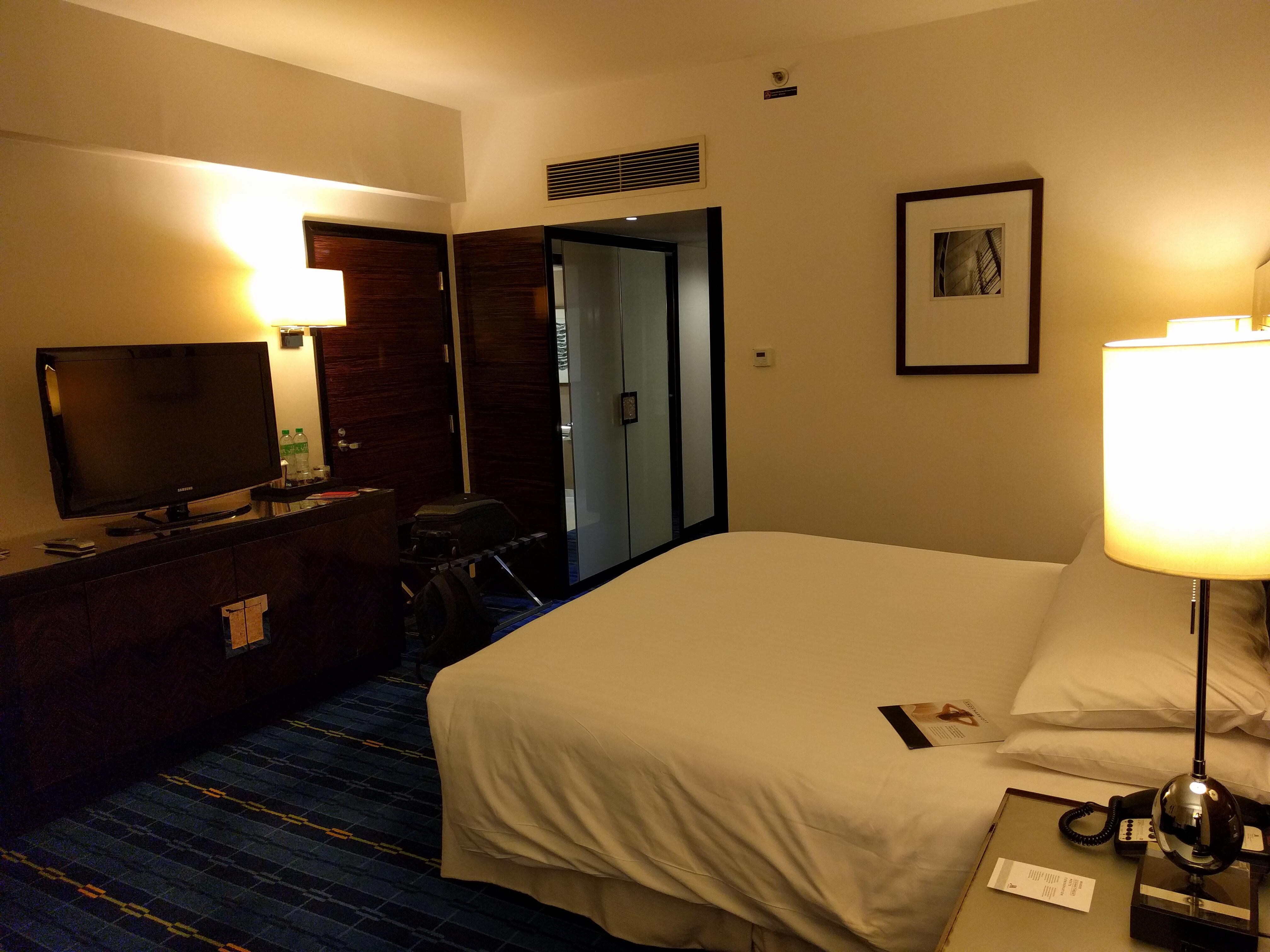 Bedroom (1 King-sized Bed)