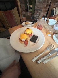 Eggs Benedict