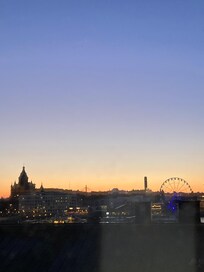 部屋から見る夜明け