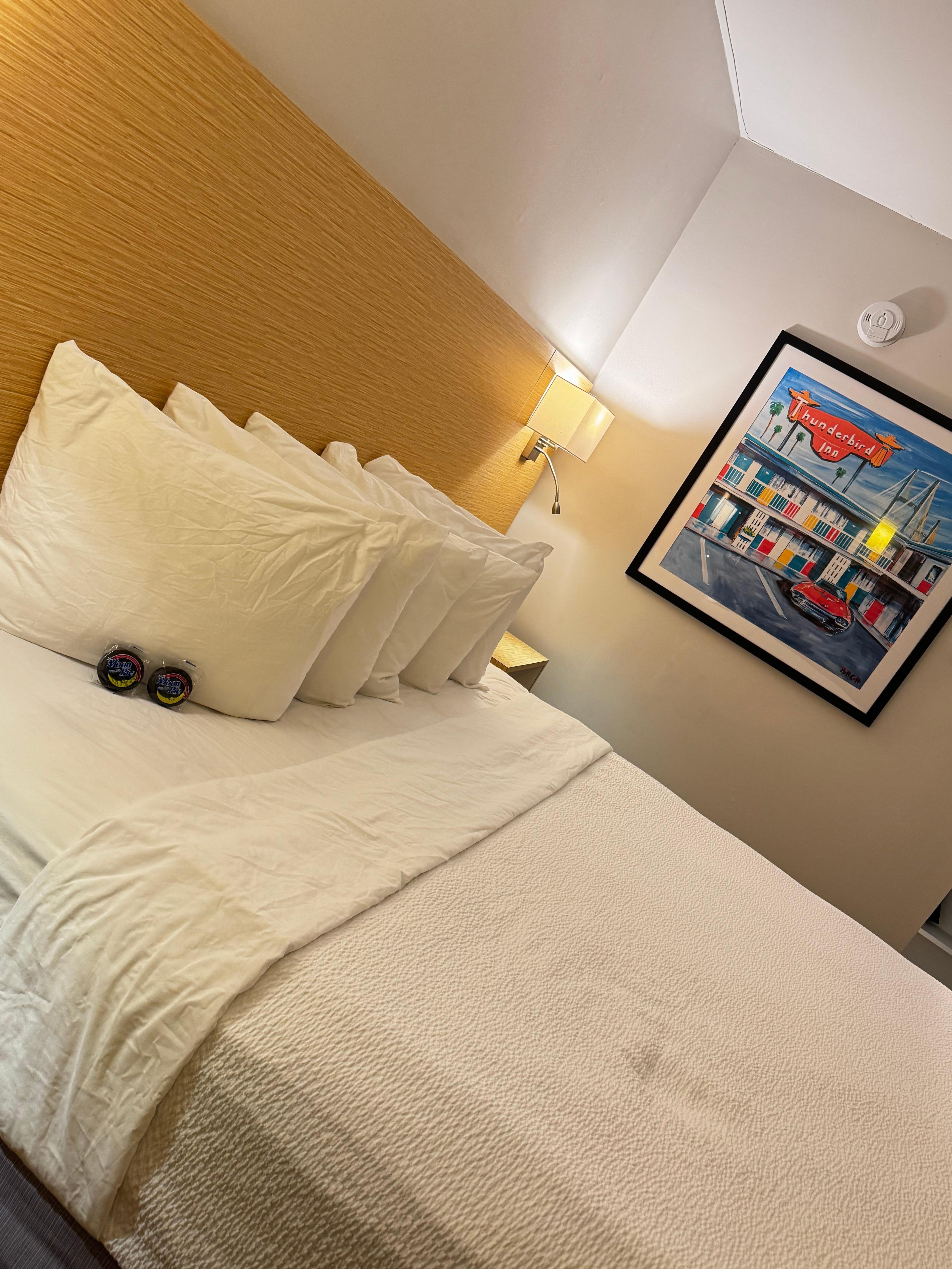 King bed, very comfy