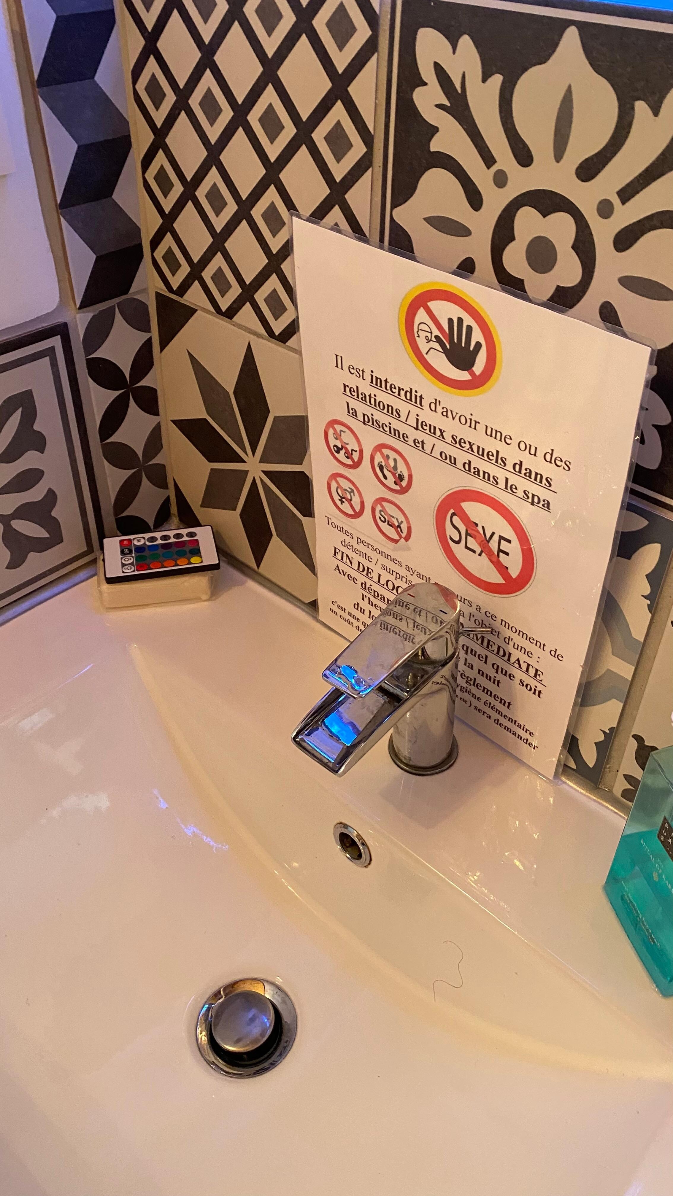 Enseigne choquante sur l’utilisation de ka piscinr 