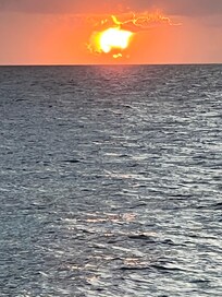 Coucher du soleil depuis les transats de la piscine